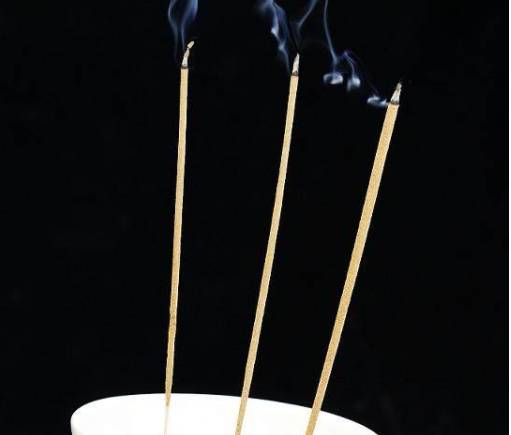 燒香的規(guī)矩,正確上香的注意事項(xiàng)